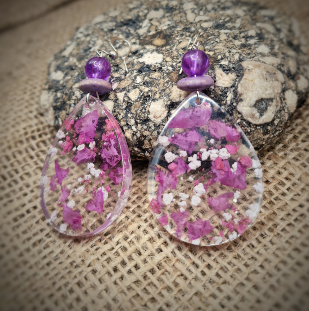 Boucles d’oreilles résine avec liège naturel, fleurs naturelles roses et perles acier inoxydable argenté Cé’rénité
