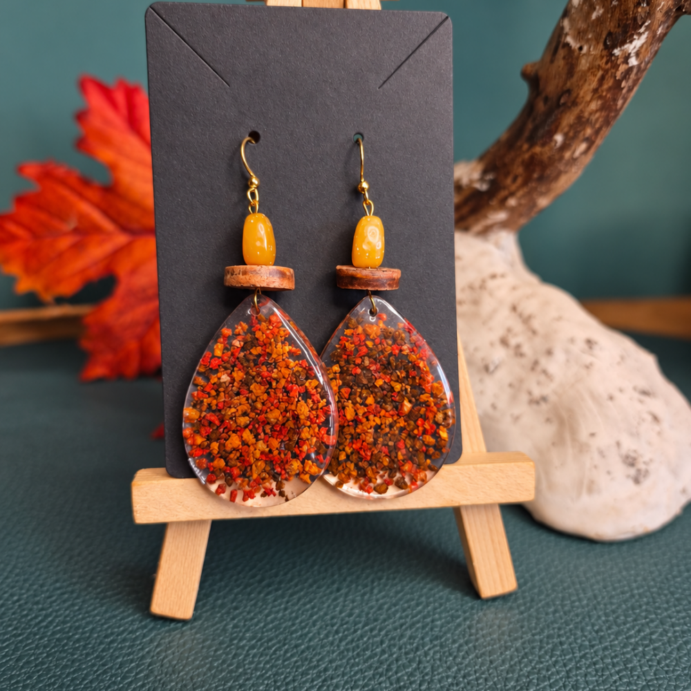 Boucles d’oreilles résine & liège aux couleurs d’automne (doré – 7 cm)